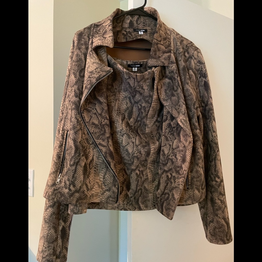 Fashion nova skirt and jacket snake print set